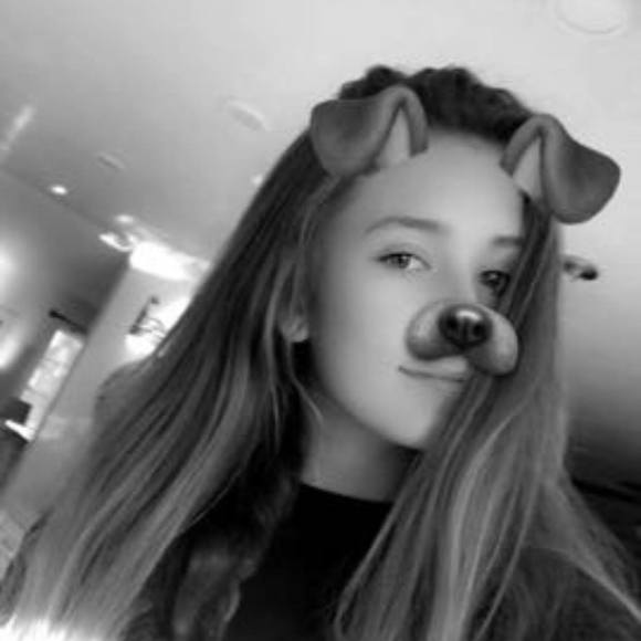 Meet your Posher, Olivia - Picture 1 of 1